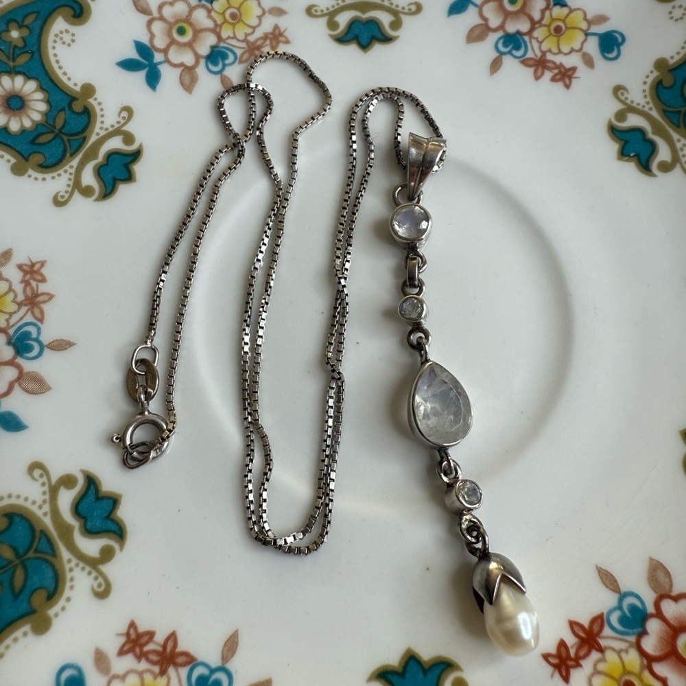 Elegant Silver Necklace with rainbow moonstone lariat style pendant